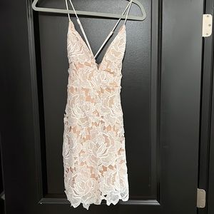 Impeccable pig white lace dress